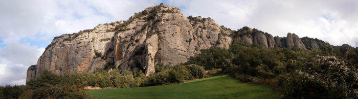 Al Roc de Benavent, entre conreus, es respira calma